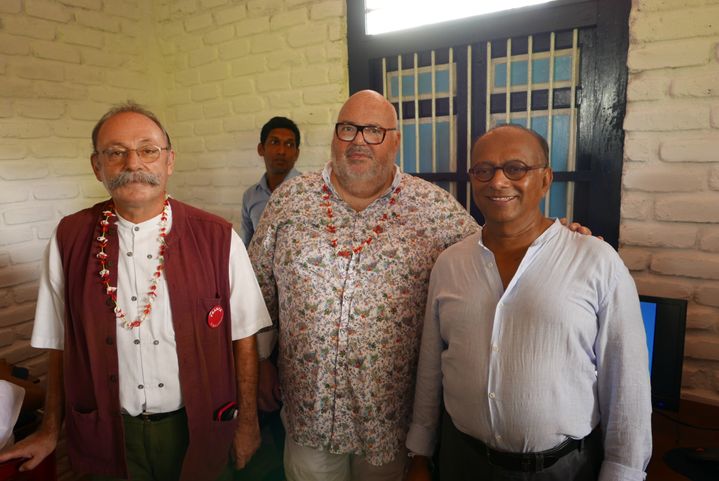 De gauche à droite : Eric Lavertu, ambassadeur de France au Sri Lanka, Michel Salaün, PDG de Salaün Holidays, et Chandra Wickramasinghe, propriétaire d'hôtels et époux de Patricia (EMMANUEL LANGLOIS)